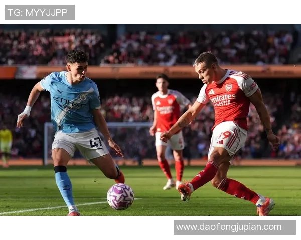 英超足球明星姐弟恋揭秘球场之外的甜蜜与挑战